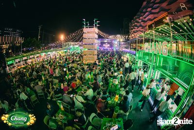 คอนเสิร์ตวง Klear ที่ลานกิจกรรมศูนย์การค้า The Street Ratchada กับงาน Chang Live Park FOOD FUN FRIENDS — photo 122