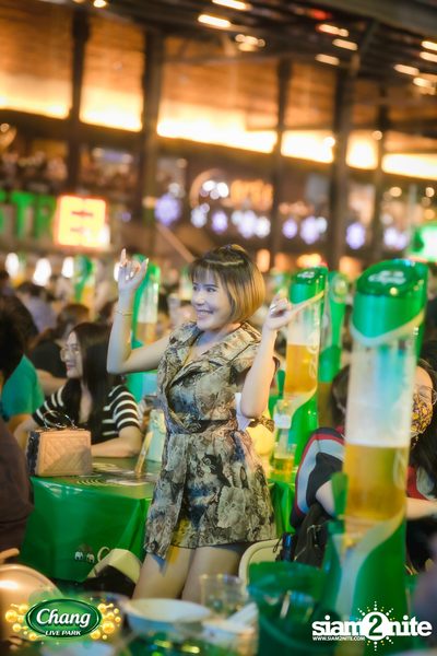 คอนเสิร์ตวง Klear ที่ลานกิจกรรมศูนย์การค้า The Street Ratchada กับงาน Chang Live Park FOOD FUN FRIENDS — photo 139