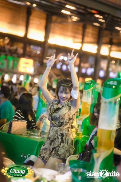 คอนเสิร์ตวง Klear ที่ลานกิจกรรมศูนย์การค้า The Street Ratchada กับงาน Chang Live Park FOOD FUN FRIENDS — photo 140