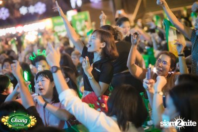 คอนเสิร์ตวง Klear ที่ลานกิจกรรมศูนย์การค้า The Street Ratchada กับงาน Chang Live Park FOOD FUN FRIENDS — photo 141