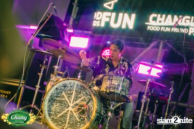 คอนเสิร์ตวง Klear ที่ลานกิจกรรมศูนย์การค้า The Street Ratchada กับงาน Chang Live Park FOOD FUN FRIENDS — photo 145