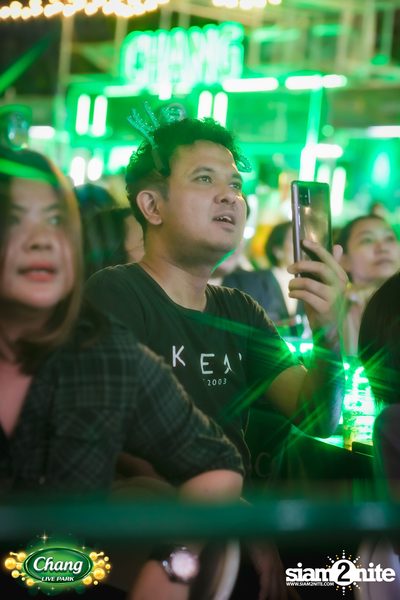 คอนเสิร์ตวง Klear ที่ลานกิจกรรมศูนย์การค้า The Street Ratchada กับงาน Chang Live Park FOOD FUN FRIENDS — photo 155