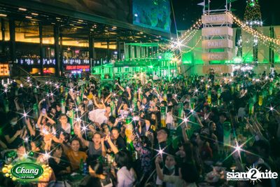 คอนเสิร์ตวง Klear ที่ลานกิจกรรมศูนย์การค้า The Street Ratchada กับงาน Chang Live Park FOOD FUN FRIENDS — photo 164