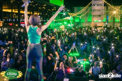 คอนเสิร์ตวง Klear ที่ลานกิจกรรมศูนย์การค้า The Street Ratchada กับงาน Chang Live Park FOOD FUN FRIENDS — photo 166