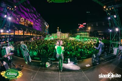 คอนเสิร์ตวง Klear ที่ลานกิจกรรมศูนย์การค้า The Street Ratchada กับงาน Chang Live Park FOOD FUN FRIENDS — photo 168