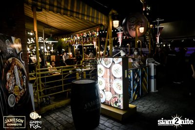 ภาพบรรยากาศคอนเสิร์ต Sarah Salola ft. DoubleBam, JIXGO ที่ Happy Fish Asiatique — photo 3