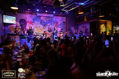ภาพบรรยากาศคอนเสิร์ต Sarah Salola ft. DoubleBam, JIXGO ที่ Happy Fish Asiatique — photo 26