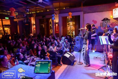 ภาพบรรยากาศคอนเสิร์ต Sarah Salola ft. DoubleBam, JIXGO ที่ Happy Fish Asiatique — photo 54