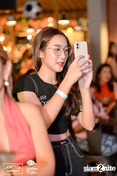 ภาพบรรยากาศคอนเสิร์ต Sarah Salola ft. DoubleBam, JIXGO ที่ Happy Fish Asiatique — photo 59
