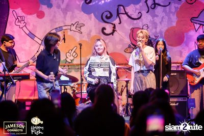 ภาพบรรยากาศคอนเสิร์ต Sarah Salola ft. DoubleBam, JIXGO ที่ Happy Fish Asiatique — photo 62