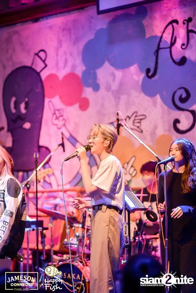 ภาพบรรยากาศคอนเสิร์ต Sarah Salola ft. DoubleBam, JIXGO ที่ Happy Fish Asiatique — photo 68