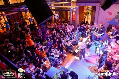 ภาพบรรยากาศคอนเสิร์ต Sarah Salola ft. DoubleBam, JIXGO ที่ Happy Fish Asiatique — photo 83