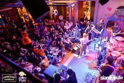 ภาพบรรยากาศคอนเสิร์ต Sarah Salola ft. DoubleBam, JIXGO ที่ Happy Fish Asiatique — photo 84