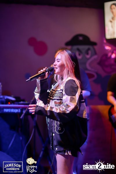 ภาพบรรยากาศคอนเสิร์ต Sarah Salola ft. DoubleBam, JIXGO ที่ Happy Fish Asiatique — photo 87