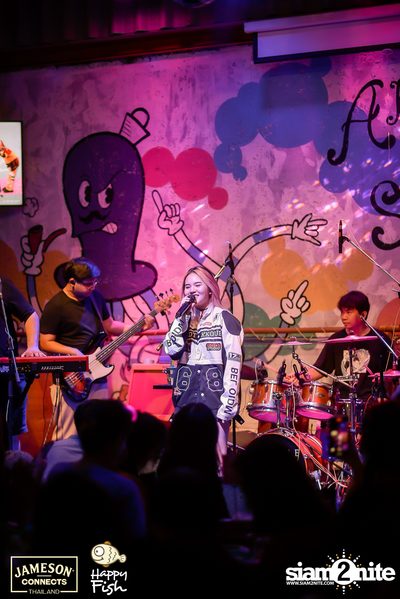 ภาพบรรยากาศคอนเสิร์ต Sarah Salola ft. DoubleBam, JIXGO ที่ Happy Fish Asiatique — photo 89