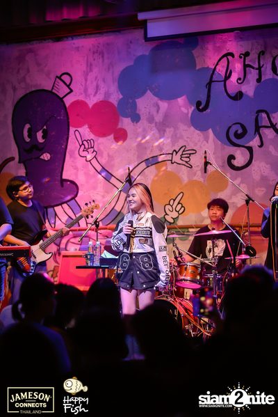 ภาพบรรยากาศคอนเสิร์ต Sarah Salola ft. DoubleBam, JIXGO ที่ Happy Fish Asiatique — photo 90