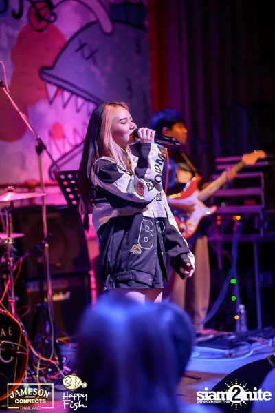 ภาพบรรยากาศคอนเสิร์ต Sarah Salola ft. DoubleBam, JIXGO ที่ Happy Fish Asiatique — photo 92