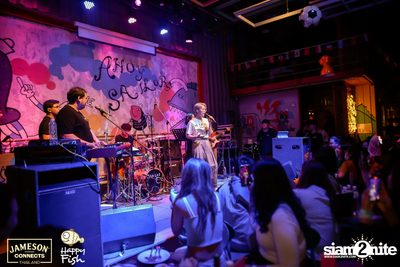ภาพบรรยากาศคอนเสิร์ต Sarah Salola ft. DoubleBam, JIXGO ที่ Happy Fish Asiatique — photo 103