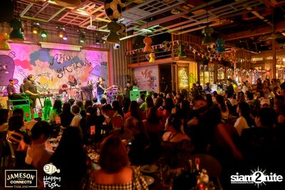 ภาพบรรยากาศคอนเสิร์ต Sarah Salola ft. DoubleBam, JIXGO ที่ Happy Fish Asiatique — photo 106