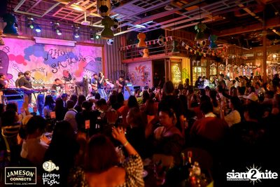 ภาพบรรยากาศคอนเสิร์ต Sarah Salola ft. DoubleBam, JIXGO ที่ Happy Fish Asiatique — photo 107