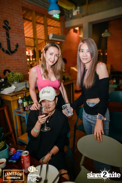 ภาพบรรยากาศคอนเสิร์ต Sarah Salola ft. DoubleBam, JIXGO ที่ Happy Fish Asiatique — photo 126