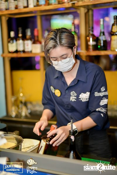 ภาพบรรยากาศคอนเสิร์ต Sarah Salola ft. DoubleBam, JIXGO ที่ Happy Fish Asiatique — photo 133