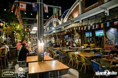 ภาพบรรยากาศคอนเสิร์ต Sarah Salola ft. DoubleBam, JIXGO ที่ Happy Fish Asiatique — photo 136