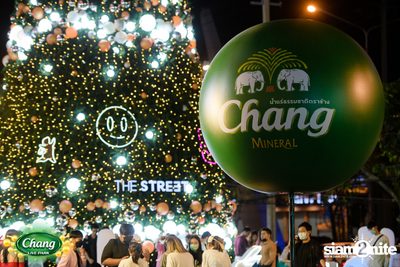 มินิคอนเสิร์ต Greasy Cafe จากงาน Chang Live Park FOOD FUN FRIENDS ที่ The Street Ratchada — photo 6