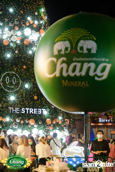 มินิคอนเสิร์ต Greasy Cafe จากงาน Chang Live Park FOOD FUN FRIENDS ที่ The Street Ratchada — photo 7