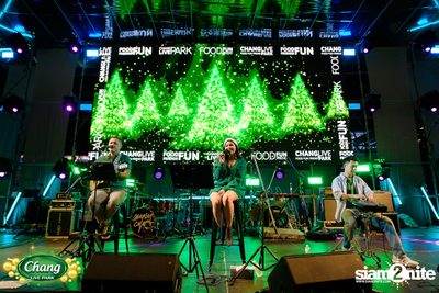 มินิคอนเสิร์ต Greasy Cafe จากงาน Chang Live Park FOOD FUN FRIENDS ที่ The Street Ratchada — photo 15