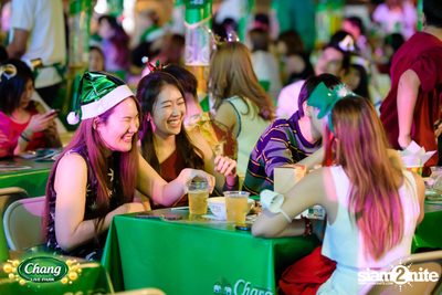 มินิคอนเสิร์ต Greasy Cafe จากงาน Chang Live Park FOOD FUN FRIENDS ที่ The Street Ratchada — photo 17