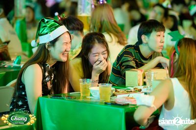 มินิคอนเสิร์ต Greasy Cafe จากงาน Chang Live Park FOOD FUN FRIENDS ที่ The Street Ratchada — photo 18