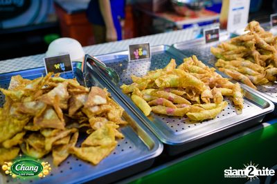 มินิคอนเสิร์ต Greasy Cafe จากงาน Chang Live Park FOOD FUN FRIENDS ที่ The Street Ratchada — photo 29
