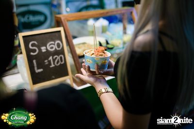 มินิคอนเสิร์ต Greasy Cafe จากงาน Chang Live Park FOOD FUN FRIENDS ที่ The Street Ratchada — photo 30