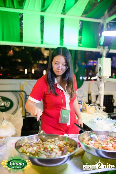 มินิคอนเสิร์ต Greasy Cafe จากงาน Chang Live Park FOOD FUN FRIENDS ที่ The Street Ratchada — photo 32