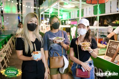 มินิคอนเสิร์ต Greasy Cafe จากงาน Chang Live Park FOOD FUN FRIENDS ที่ The Street Ratchada — photo 35