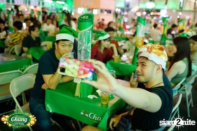 มินิคอนเสิร์ต Greasy Cafe จากงาน Chang Live Park FOOD FUN FRIENDS ที่ The Street Ratchada — photo 43