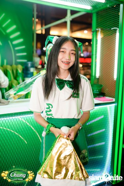 มินิคอนเสิร์ต Greasy Cafe จากงาน Chang Live Park FOOD FUN FRIENDS ที่ The Street Ratchada — photo 52