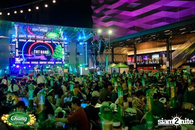 มินิคอนเสิร์ต Greasy Cafe จากงาน Chang Live Park FOOD FUN FRIENDS ที่ The Street Ratchada — photo 53