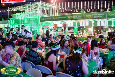 มินิคอนเสิร์ต Greasy Cafe จากงาน Chang Live Park FOOD FUN FRIENDS ที่ The Street Ratchada — photo 57