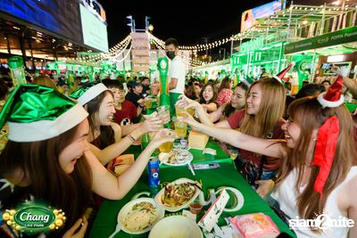 มินิคอนเสิร์ต Greasy Cafe จากงาน Chang Live Park FOOD FUN FRIENDS ที่ The Street Ratchada — photo 60