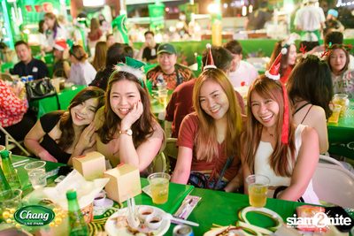 มินิคอนเสิร์ต Greasy Cafe จากงาน Chang Live Park FOOD FUN FRIENDS ที่ The Street Ratchada — photo 62