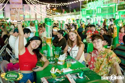 มินิคอนเสิร์ต Greasy Cafe จากงาน Chang Live Park FOOD FUN FRIENDS ที่ The Street Ratchada — photo 64