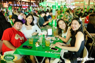 มินิคอนเสิร์ต Greasy Cafe จากงาน Chang Live Park FOOD FUN FRIENDS ที่ The Street Ratchada — photo 66