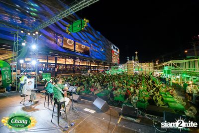 มินิคอนเสิร์ต Greasy Cafe จากงาน Chang Live Park FOOD FUN FRIENDS ที่ The Street Ratchada — photo 71