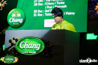 มินิคอนเสิร์ต Greasy Cafe จากงาน Chang Live Park FOOD FUN FRIENDS ที่ The Street Ratchada — photo 73