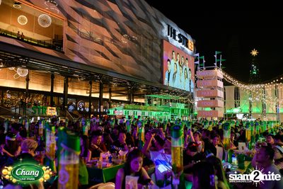 มินิคอนเสิร์ต Greasy Cafe จากงาน Chang Live Park FOOD FUN FRIENDS ที่ The Street Ratchada — photo 81