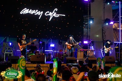 มินิคอนเสิร์ต Greasy Cafe จากงาน Chang Live Park FOOD FUN FRIENDS ที่ The Street Ratchada — photo 83