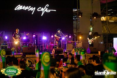 มินิคอนเสิร์ต Greasy Cafe จากงาน Chang Live Park FOOD FUN FRIENDS ที่ The Street Ratchada — photo 84