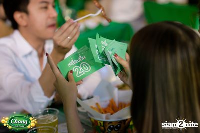 มินิคอนเสิร์ต Greasy Cafe จากงาน Chang Live Park FOOD FUN FRIENDS ที่ The Street Ratchada — photo 90